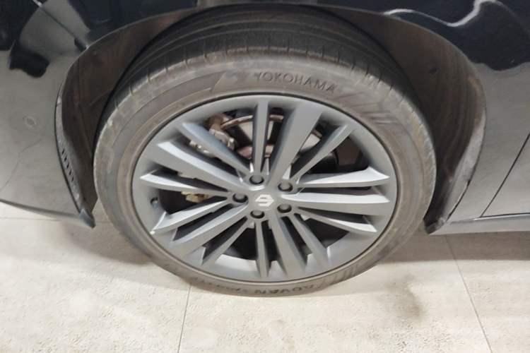 Used Leapmotor C16 2026 Extended-Range 280 LiDAR Zhizun Edition 6 Seats Left Front Wheel Hub