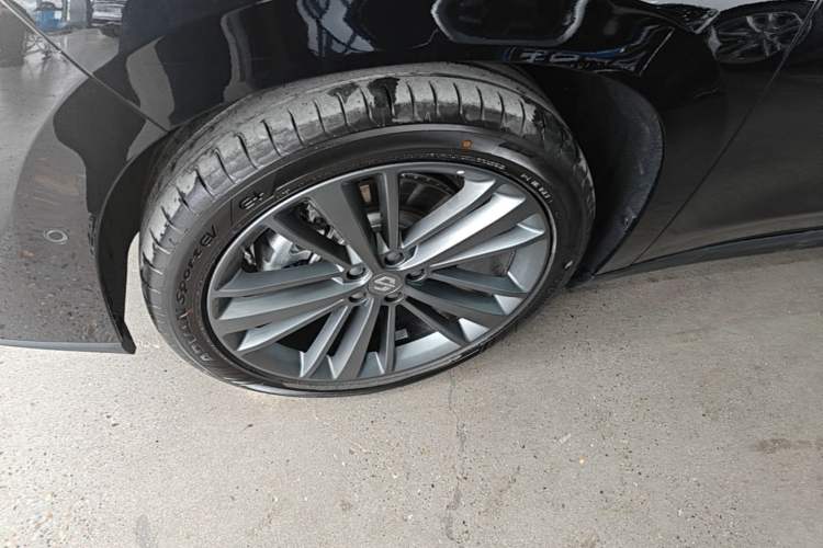Used Leapmotor C16 2026 Extended-Range 280 LiDAR Zhizun Edition 6 Seats Left Front Wheel Hub