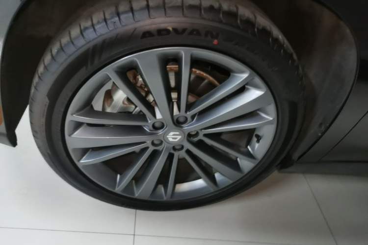 Used Leapmotor C16 2026 Extended-Range 280 LiDAR Zhizun Edition 6 Seats Left Front Wheel Hub