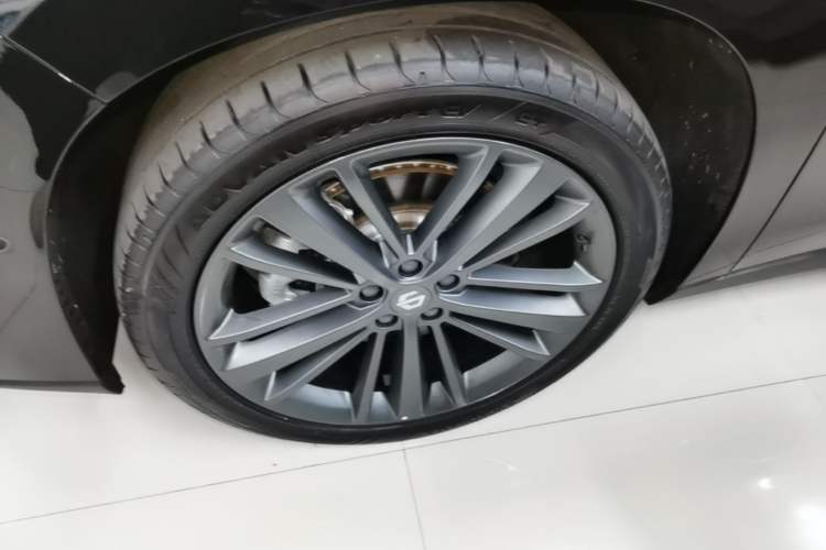 Used Leapmotor C16 2026 Extended-Range 280 LiDAR Zhizun Edition 6 Seats Left Front Wheel Hub