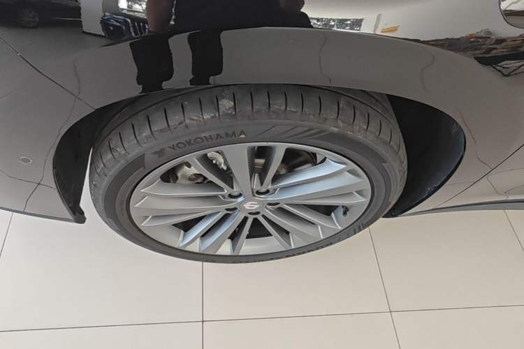 Used Leapmotor C16 2026 Extended-Range 280 LiDAR Zhizun Edition 6 Seats Left Front Wheel Hub
