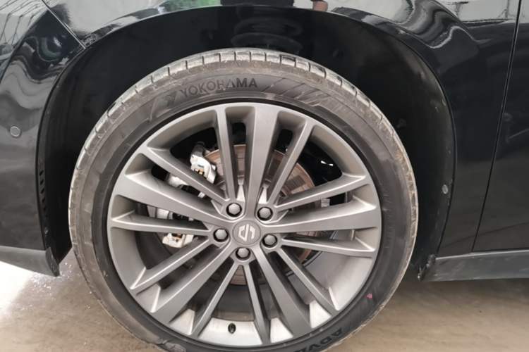 Used Leapmotor C16 2026 Extended-Range 280 LiDAR Zhizun Edition 6 Seats Left Front Wheel Hub