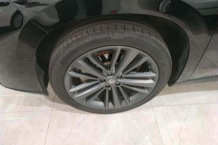 Used Leapmotor C16 2026 Extended-Range 280 LiDAR Zhizun Edition 6 Seats Left Front Wheel Hub