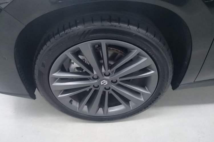 Used Leapmotor C16 2026 Extended-Range 280 LiDAR Zhizun Edition 6 Seats Left Front Wheel Hub