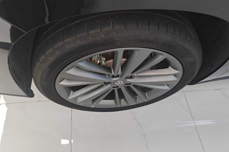 Used Leapmotor C16 2026 Extended-Range 280 LiDAR Zhizun Edition 6 Seats Left Front Wheel Hub