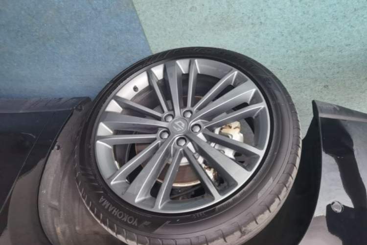 Used Leapmotor C16 2026 Extended-Range 280 LiDAR Zhizun Edition 6 Seats Left Front Wheel Hub