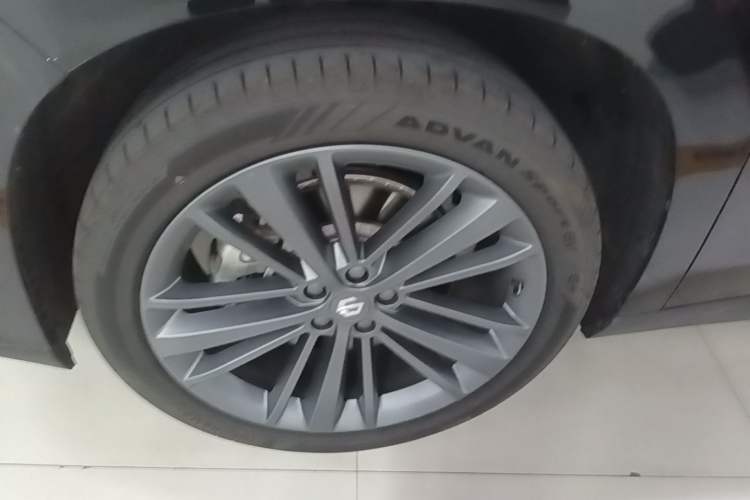 Used Leapmotor C16 2026 Extended-Range 280 LiDAR Zhizun Edition 6 Seats Left Front Wheel Hub