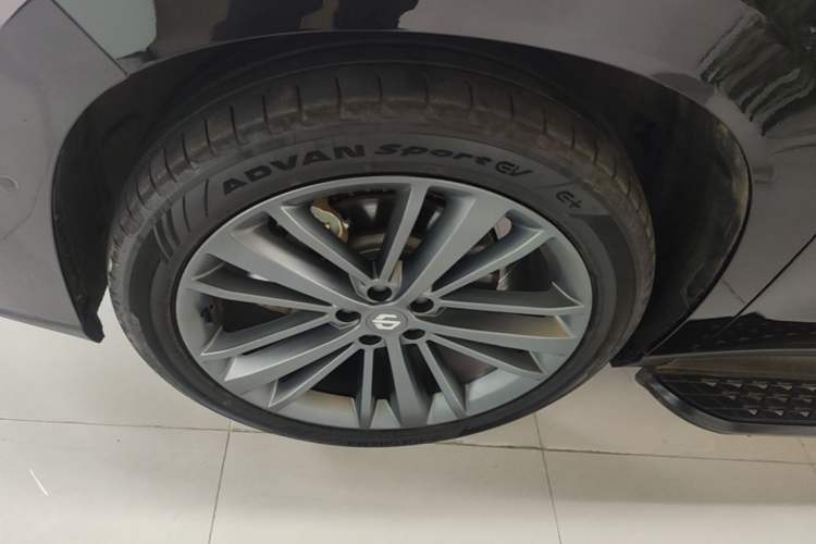 Used Leapmotor C16 2026 Extended-Range 280 LiDAR Version 6 Seats Left Front Wheel Hub