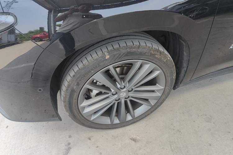 Used Leapmotor C16 2026 Extended-Range 280 LiDAR Zhizun Edition 6 Seats Left Front Wheel Hub