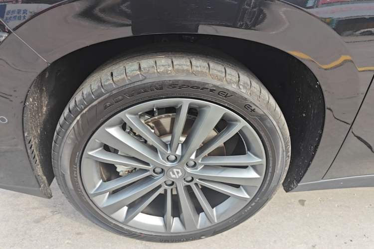 Used Leapmotor C16 2026 Extended-Range 280 LiDAR Zhizun Edition 6 Seats Left Front Wheel Hub
