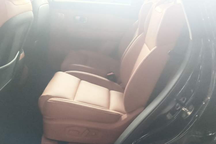 Used Leapmotor C16 2026 Extended-Range 280 LiDAR Zhizun Edition 6 Seats Left Rear Seat