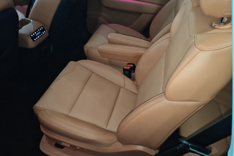 Used Leapmotor C16 2026 Extended-Range 280 LiDAR Zhizun Edition 6 Seats Left Rear Seat