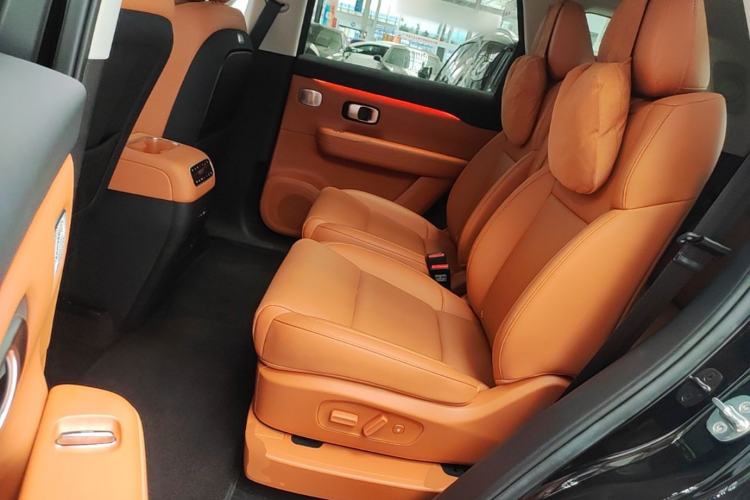 Used Leapmotor C16 2026 Extended-Range 280 LiDAR Zhizun Edition 6 Seats Left Rear Seat