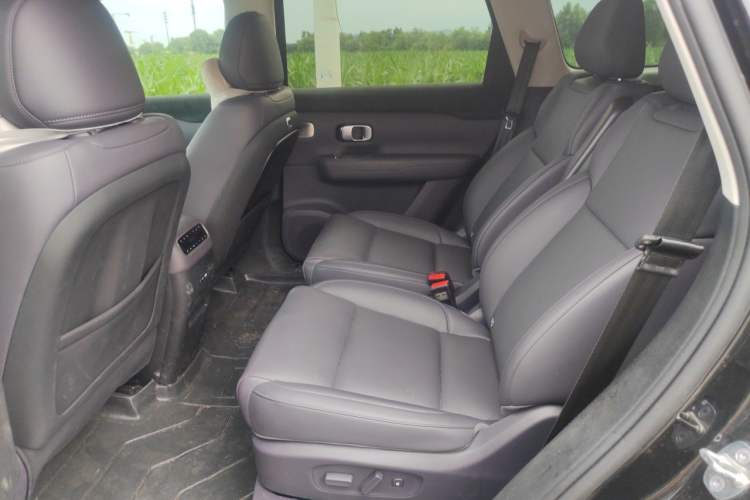 Used Leapmotor C16 2026 Extended-Range 280 LiDAR Zhizun Edition 6 Seats Left Rear Seat