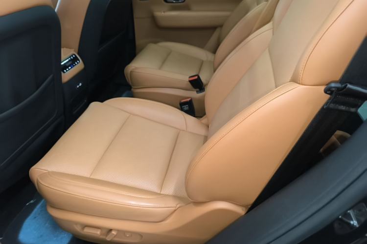 Used Leapmotor C16 2026 Extended-Range 280 LiDAR Zhizun Edition 6 Seats Left Rear Seat