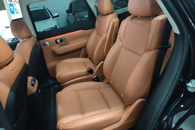 Used Leapmotor C16 2026 Extended-Range 280 LiDAR Zhizun Edition 6 Seats Left Rear Seat