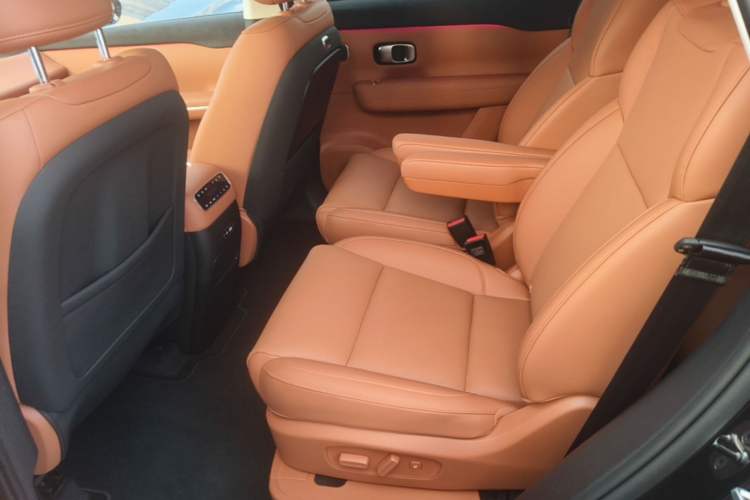 Used Leapmotor C16 2026 Extended-Range 280 LiDAR Zhizun Edition 6 Seats Left Rear Seat