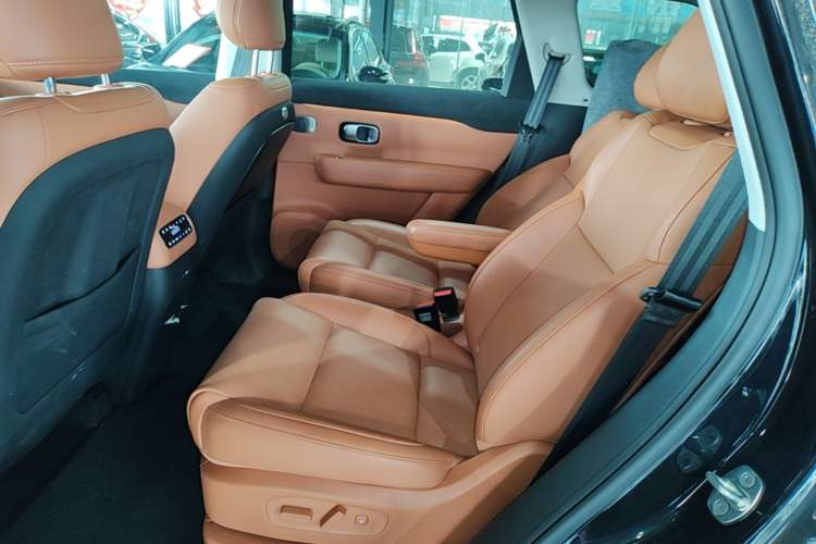 Used Leapmotor C16 2026 Extended-Range 280 LiDAR Zhizun Edition 6 Seats Left Rear Seat