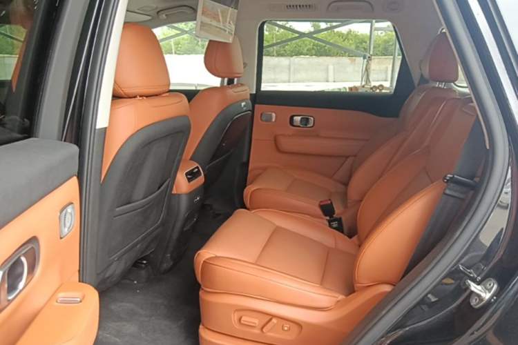 Used Leapmotor C16 2026 Extended-Range 280 LiDAR Zhizun Edition 6 Seats Left Rear Seat