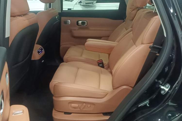 Used Leapmotor C16 2026 Extended-Range 280 LiDAR Zhizun Edition 6 Seats Left Rear Seat