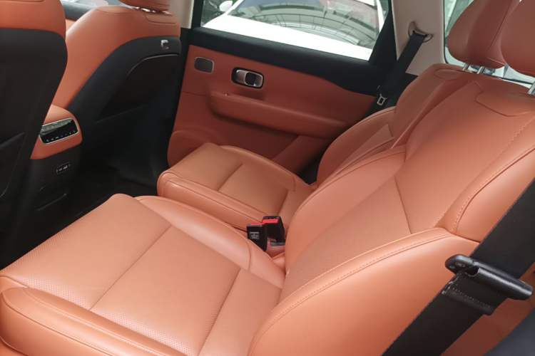 Used Leapmotor C16 2026 Extended-Range 280 LiDAR Zhizun Edition 6 Seats Left Rear Seat