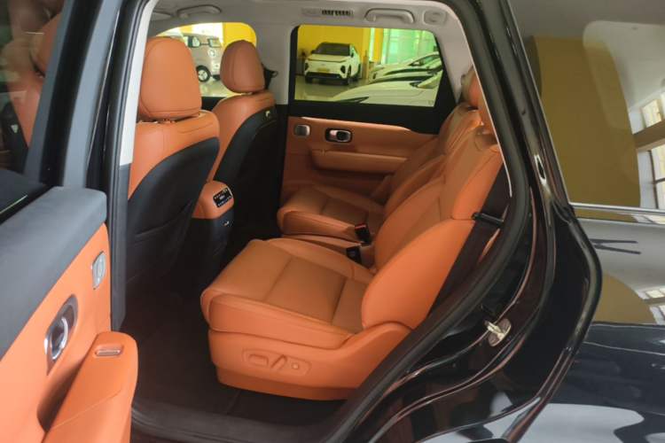 Used Leapmotor C16 2026 Extended-Range 280 LiDAR Zhizun Edition 6 Seats Left Rear Seat