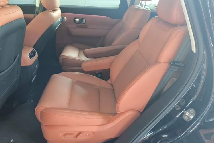 Used Leapmotor C16 2026 Extended-Range 280 LiDAR Zhizun Edition 6 Seats Left Rear Seat
