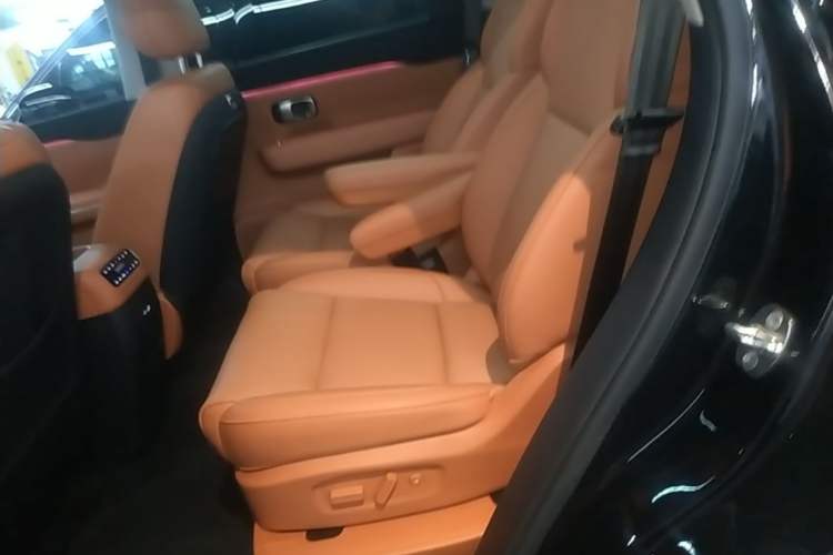 Used Leapmotor C16 2026 Extended-Range 280 LiDAR Zhizun Edition 6 Seats Left Rear Seat