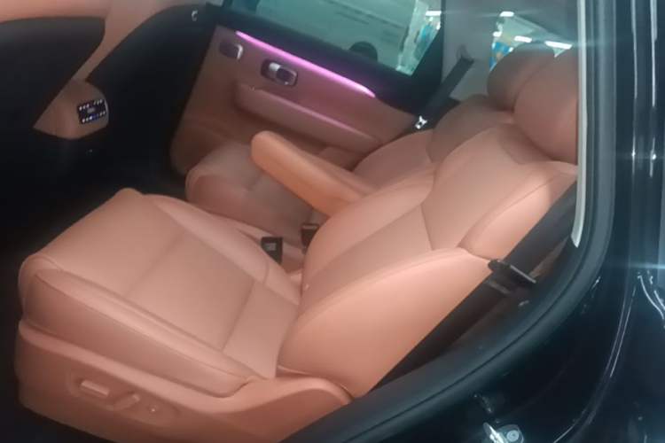 Used Leapmotor C16 2026 Extended-Range 280 LiDAR Zhizun Edition 6 Seats Left Rear Seat