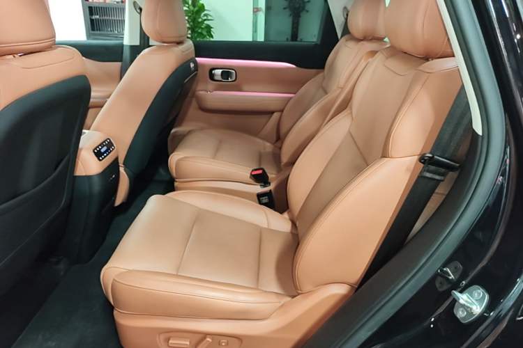 Used Leapmotor C16 2026 Extended-Range 280 LiDAR Zhizun Edition 6 Seats Left Rear Seat