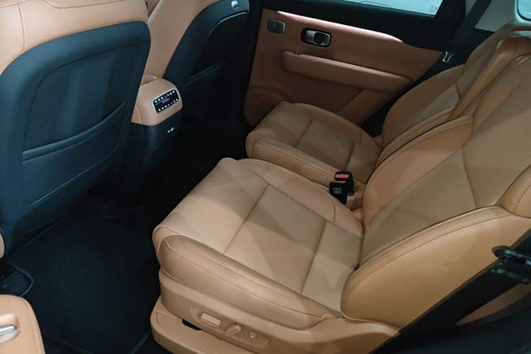 Used Leapmotor C16 2026 Extended-Range 280 LiDAR Zhizun Edition 6 Seats Left Rear Seat
