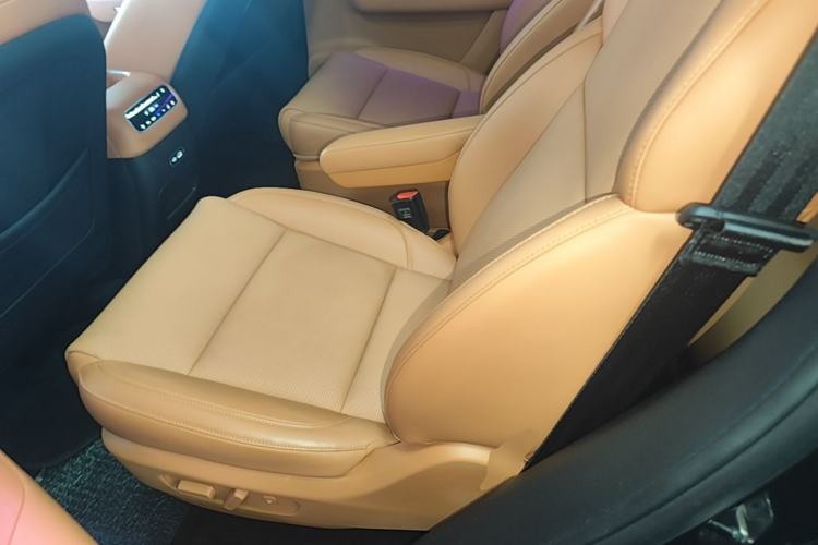 Used Leapmotor C16 2026 Extended-Range 280 LiDAR Zhizun Edition 6 Seats Left Rear Seat