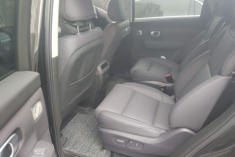 Used Leapmotor C16 2026 All-Electric 630 LiDAR Zhizun Edition 6 Seats Left Rear Seat
