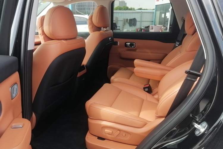 Used Leapmotor C16 2026 Extended-Range 280 LiDAR Zhizun Edition 6 Seats Left Rear Seat