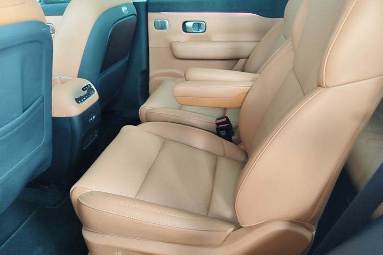 Used Leapmotor C16 2026 Extended-Range 280 LiDAR Zhizun Edition 6 Seats Left Rear Seat