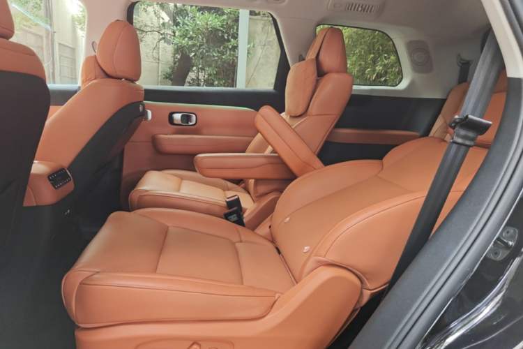 Used Leapmotor C16 2026 Extended-Range 280 LiDAR Zhizun Edition 6 Seats Left Rear Seat