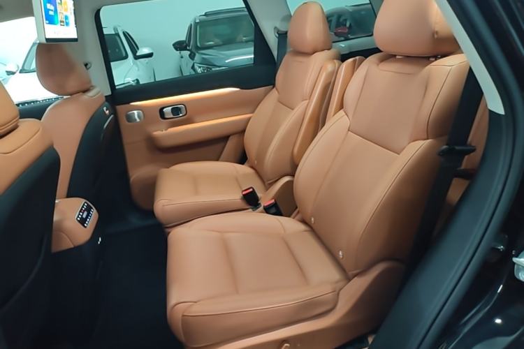 Used Leapmotor C16 2026 Extended-Range 280 LiDAR Zhizun Edition 6 Seats Left Rear Seat