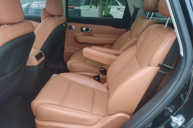 Used Leapmotor C16 2026 Extended-Range 280 LiDAR Zhizun Edition 6 Seats Left Rear Seat