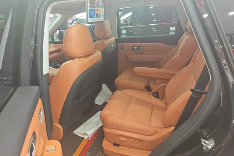 Used Leapmotor C16 2026 Extended-Range 280 LiDAR Zhizun Edition 6 Seats Left Rear Seat