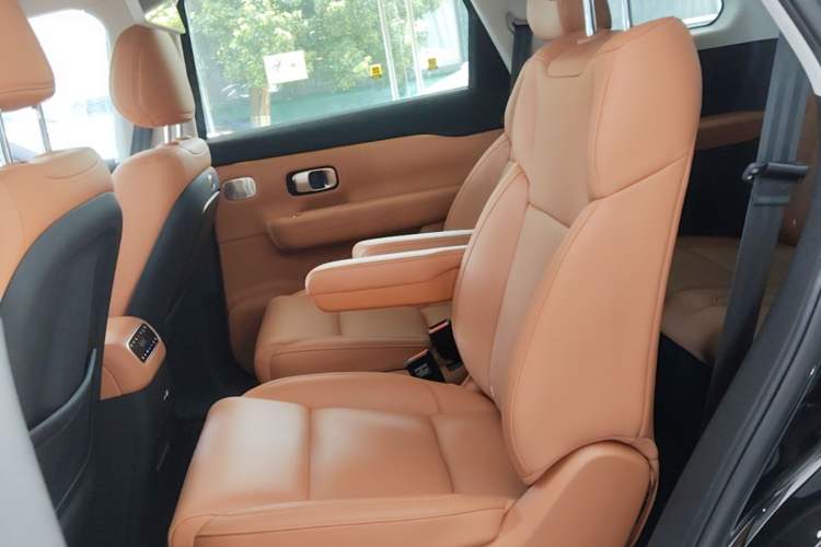 Used Leapmotor C16 2026 Extended-Range 280 LiDAR Zhizun Edition 6 Seats Left Rear Seat