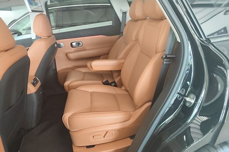 Used Leapmotor C16 2026 Extended-Range 280 LiDAR Zhizun Edition 6 Seats Left Rear Seat