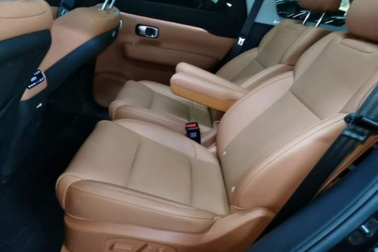 Used Leapmotor C16 2026 Extended-Range 280 LiDAR Zhizun Edition 6 Seats Left Rear Seat