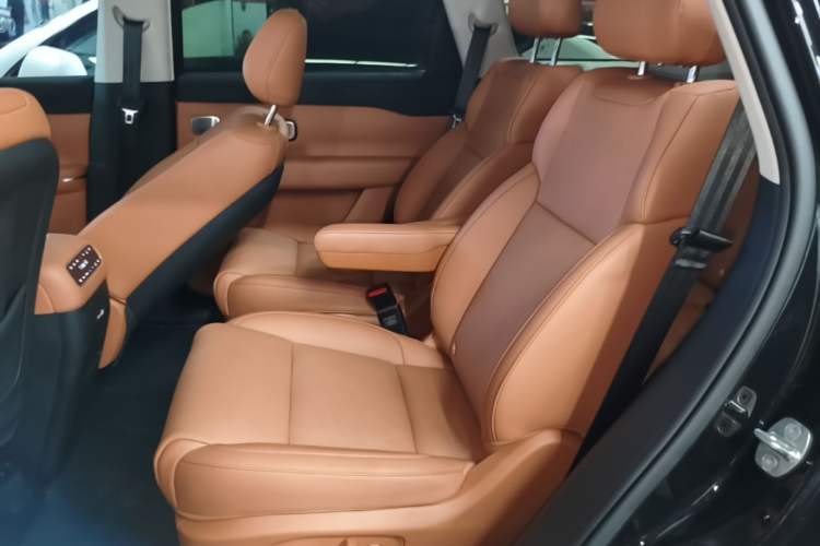 Used Leapmotor C16 2026 Extended-Range 280 LiDAR Zhizun Edition 6 Seats Left Rear Seat