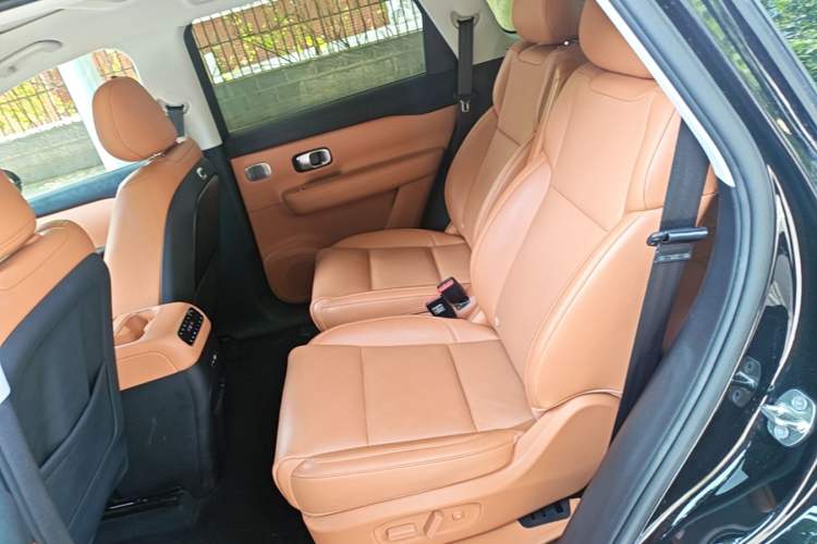 Used Leapmotor C16 2026 Extended-Range 280 LiDAR Zhizun Edition 6 Seats Left Rear Seat
