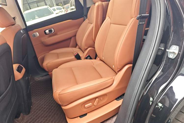 Used Leapmotor C16 2026 Extended-Range 280 LiDAR Zhizun Edition 6 Seats Left Rear Seat