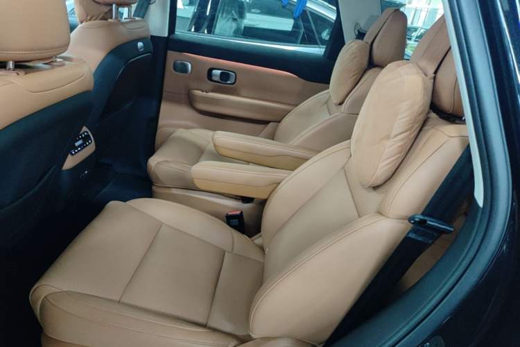 Used Leapmotor C16 2026 Extended-Range 280 LiDAR Zhizun Edition 6 Seats Left Rear Seat