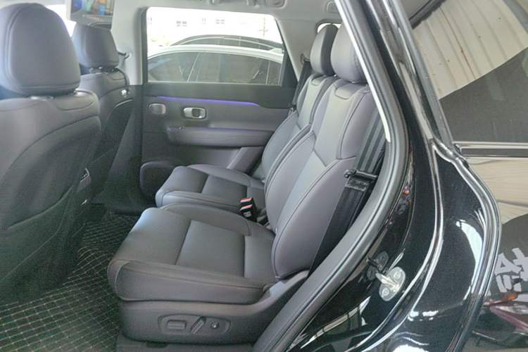 Used Leapmotor C16 2026 Extended-Range 280 LiDAR Zhizun Edition 6 Seats Left Rear Seat