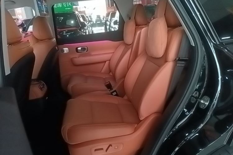 Used Leapmotor C16 2026 Extended-Range 280 LiDAR Zhizun Edition 6 Seats Left Rear Seat