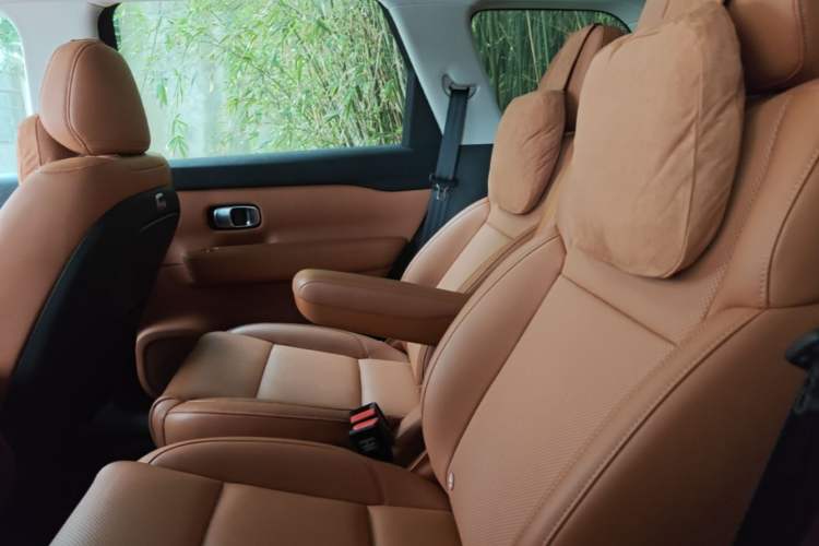 Used Leapmotor C16 2026 Extended-Range 280 LiDAR Zhizun Edition 6 Seats Left Rear Seat