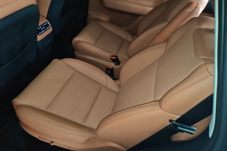 Used Leapmotor C16 2026 Extended-Range 280 LiDAR Zhizun Edition 6 Seats Left Rear Seat